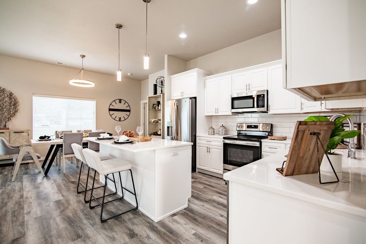 The Earl Luxury Twin Homes Apartments 29063014 Kamrose Drive/2904