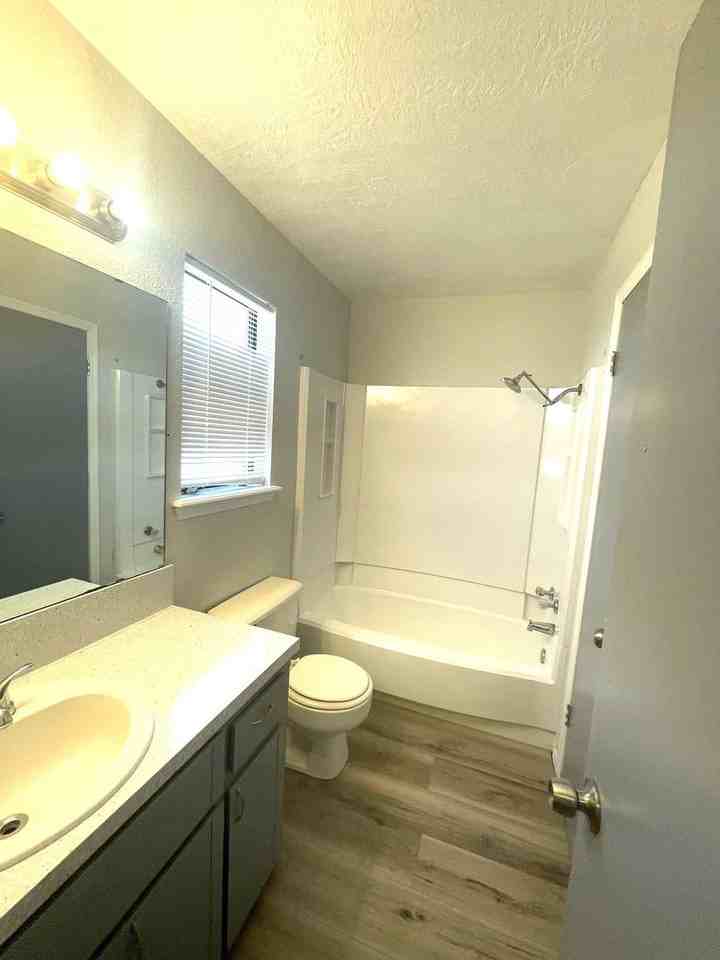 4002 4002 A NW Ozmun Ave - 4002 A-1 #1 - Photo 5 of 15