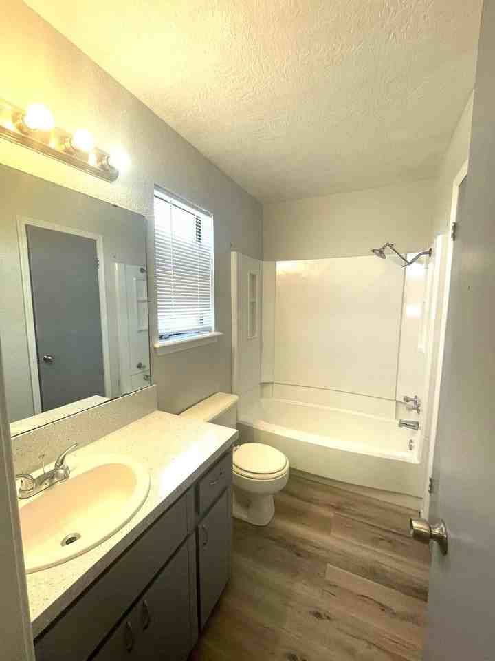 4002 4002 A NW Ozmun Ave - 4002 A-1 #1 - Photo 6 of 15
