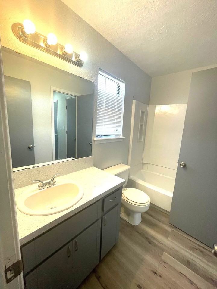 4002 4002 A NW Ozmun Ave - 4002 A-1 #1 - Photo 7 of 15