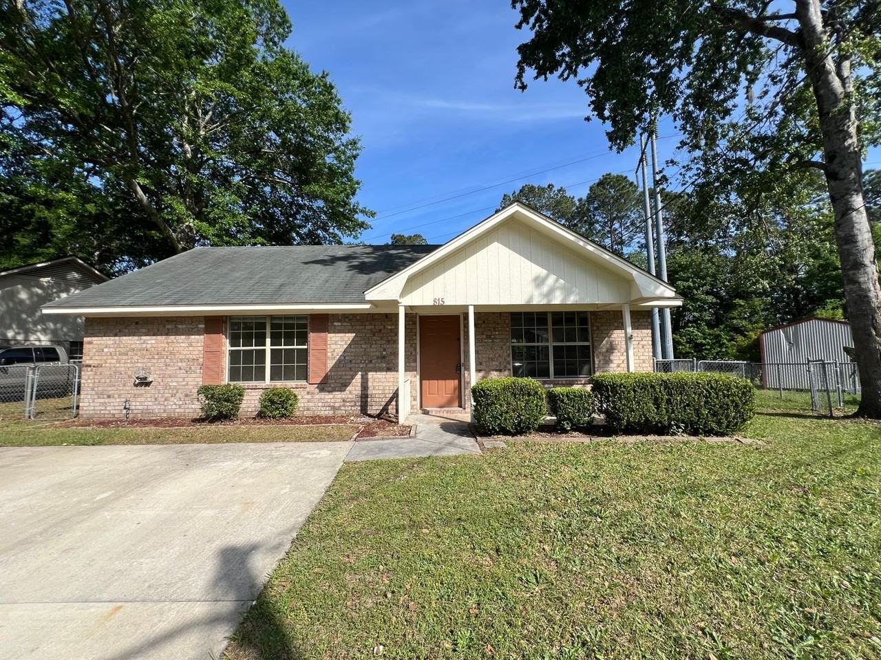 815 Hidden Hollow Cir