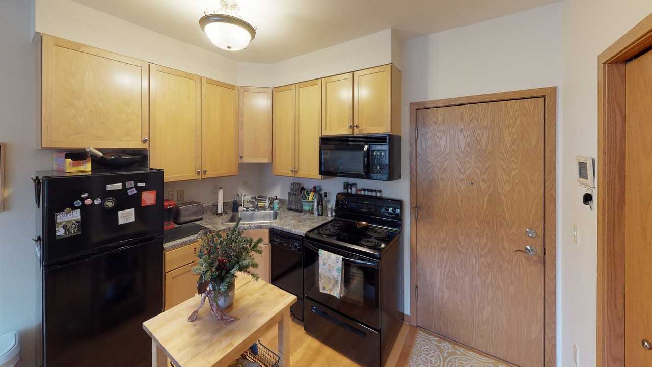 820 Williamson St - Photo 4 of 15