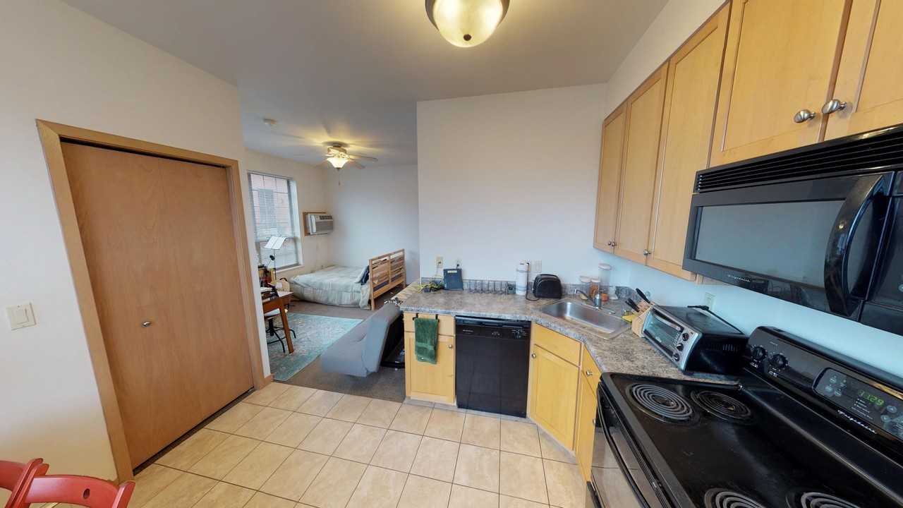 820 Williamson St - Photo 6 of 15