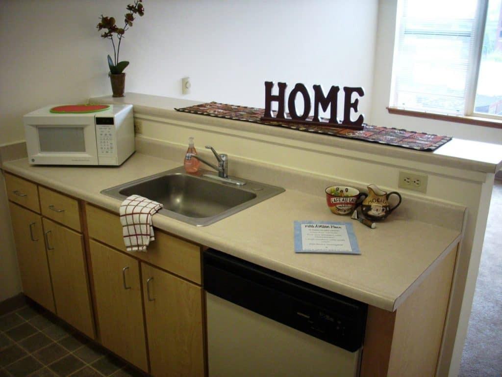 Fifth Avenue Place Apartments - Photo 2 of 15