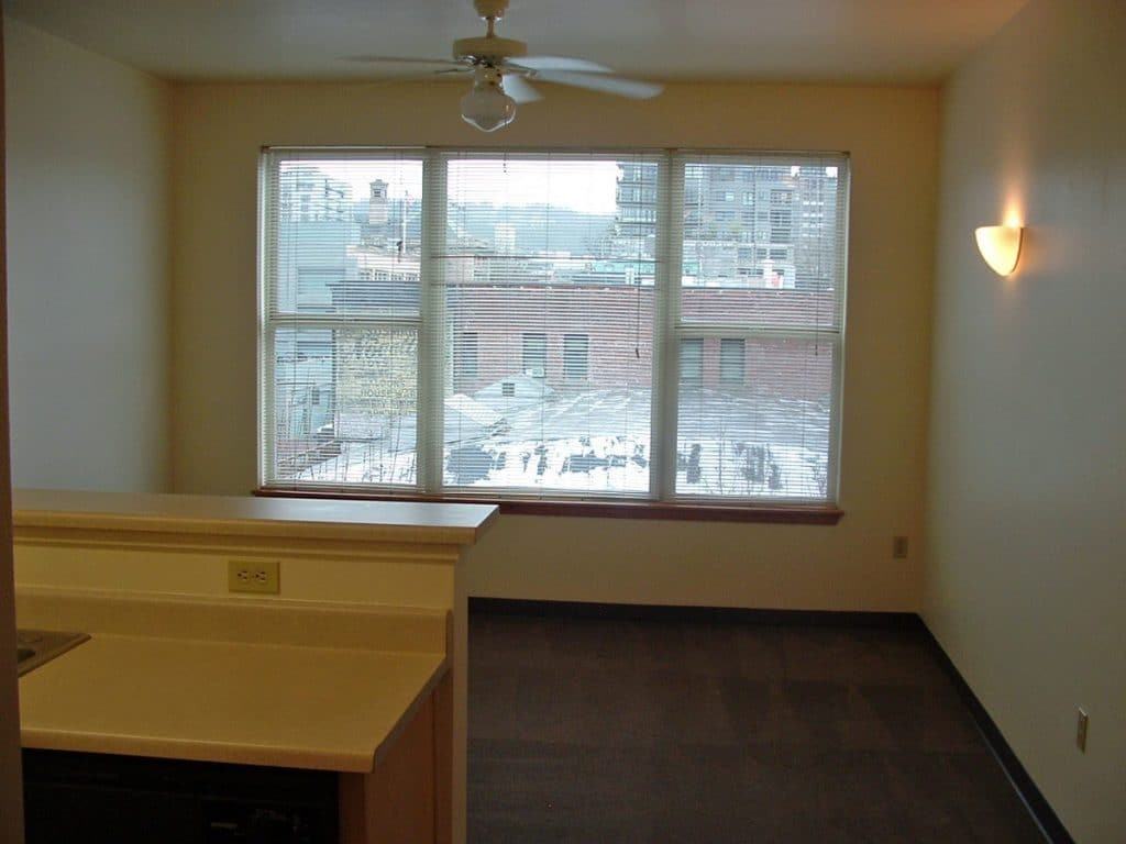 Fifth Avenue Place Apartments - Photo 6 of 15