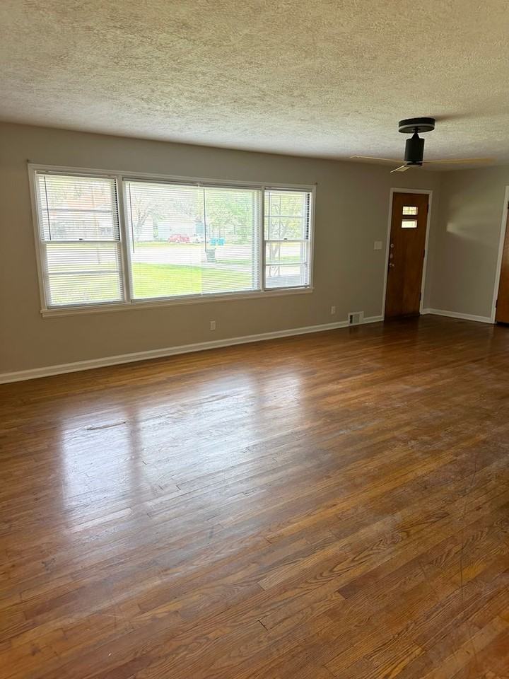 1601 South National Avenue - Photo 2 of 10