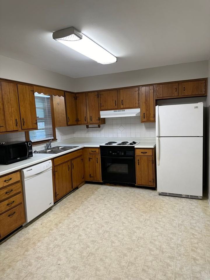 1601 South National Avenue - Photo 5 of 10