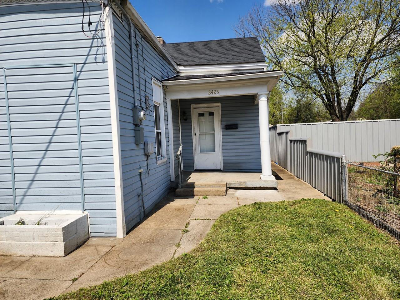 2423 Saint Xavier St - Photo 2 of 20