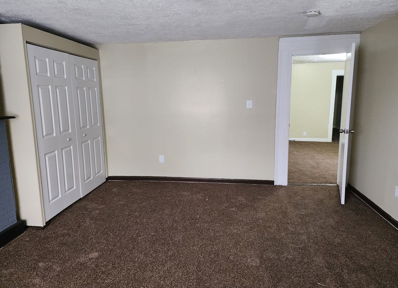 2423 Saint Xavier St - Photo 3 of 20