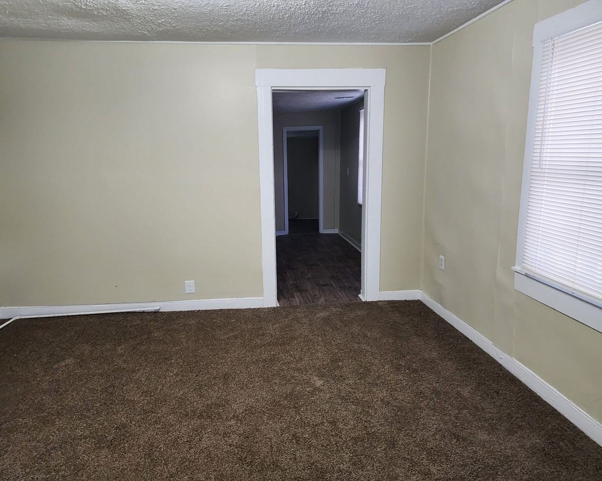 2423 Saint Xavier St - Photo 4 of 20