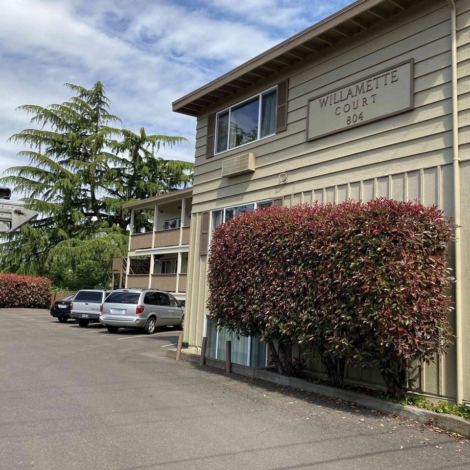 xWillamette Court - Photo 2 of 17