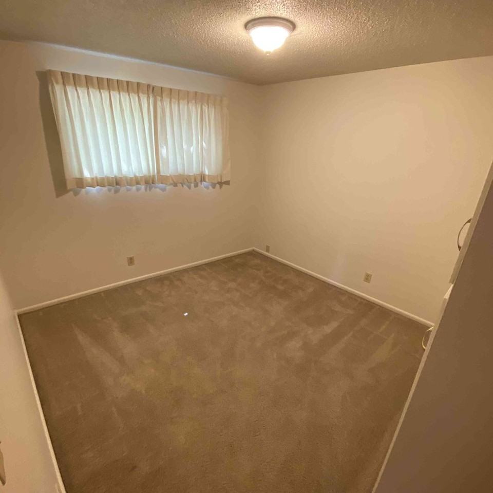 xWillamette Court - Photo 3 of 17