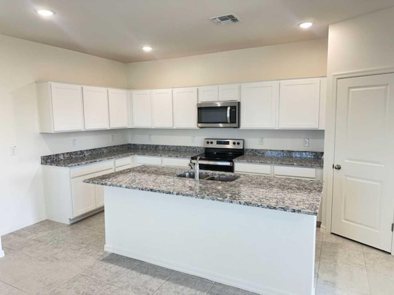 10827 N 165th Ave - Photo 2 of 33