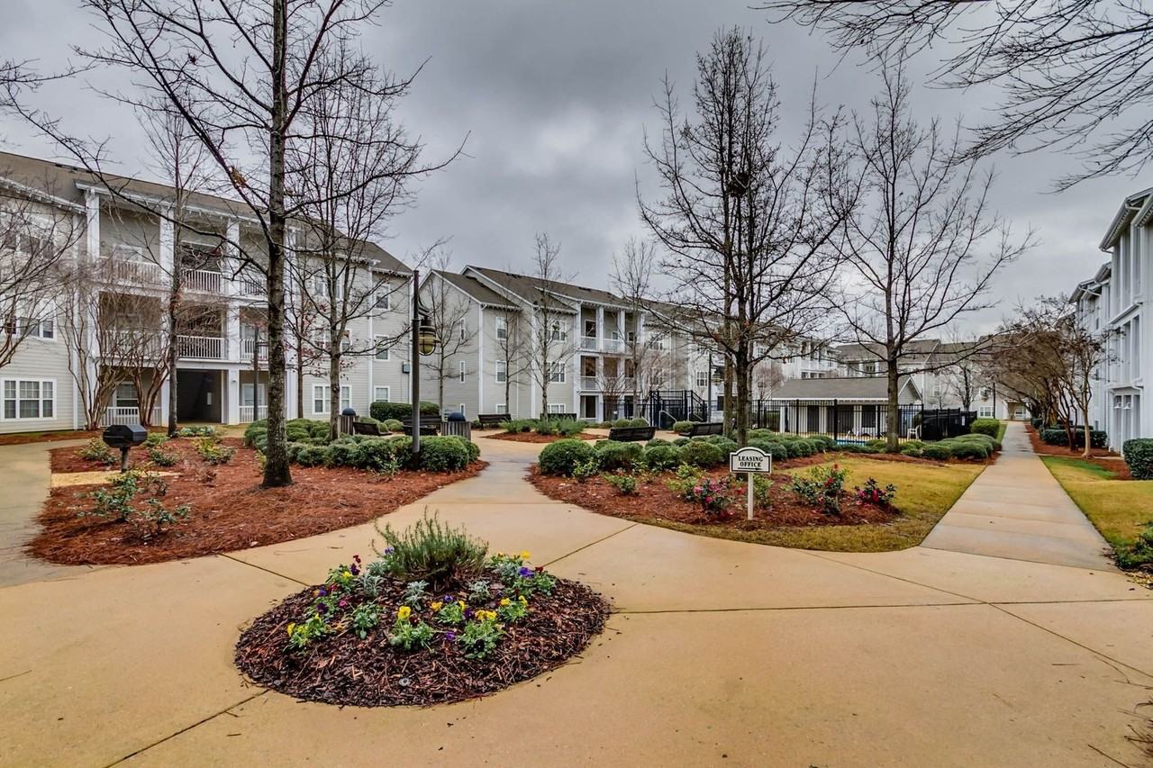 303 Helen Keller Boulevard - Photo 3 of 23