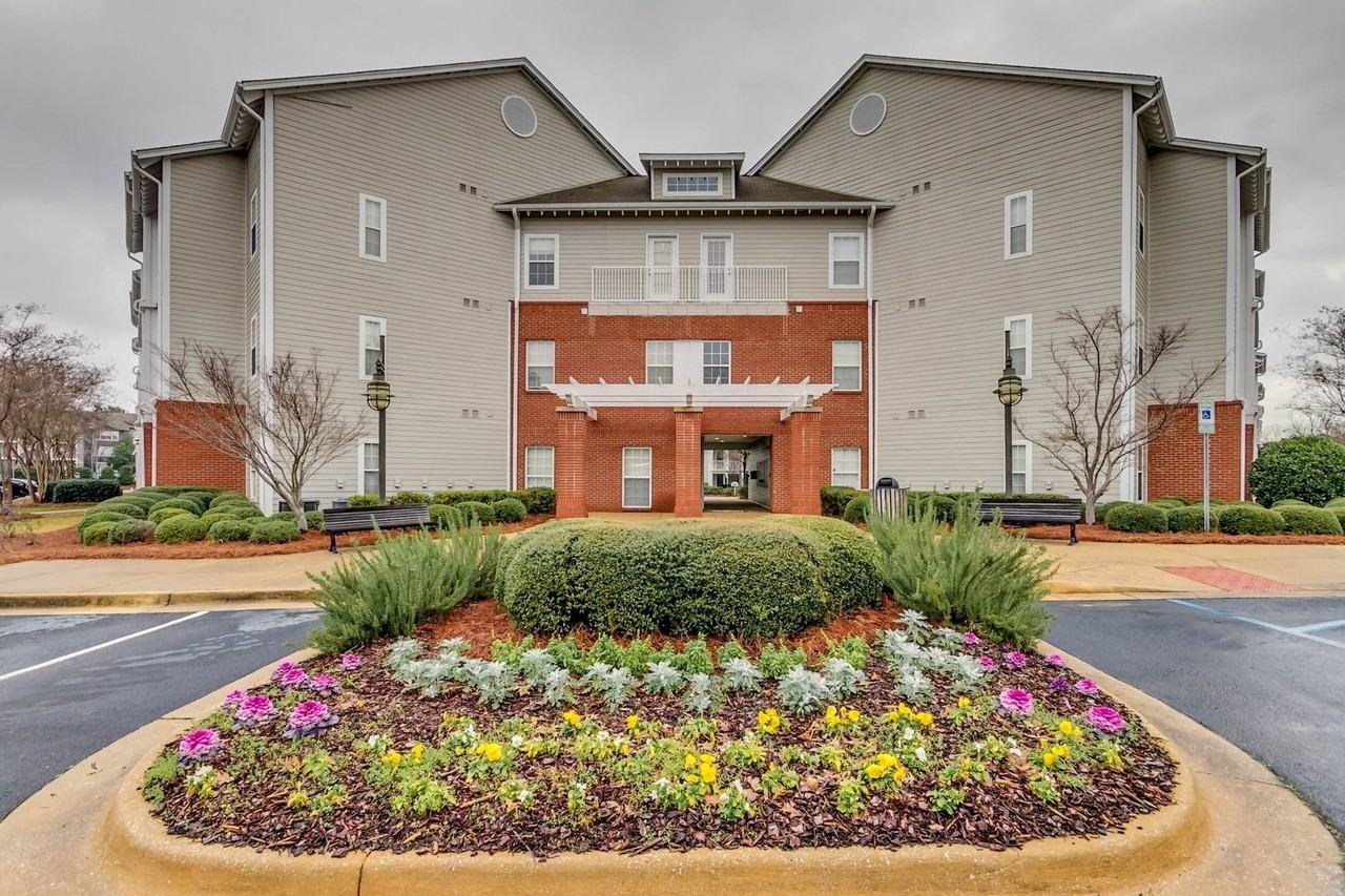 303 Helen Keller Boulevard - Photo 5 of 23