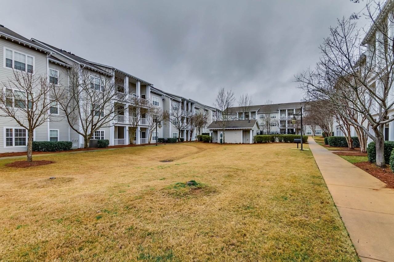 303 Helen Keller Boulevard - Photo 7 of 23