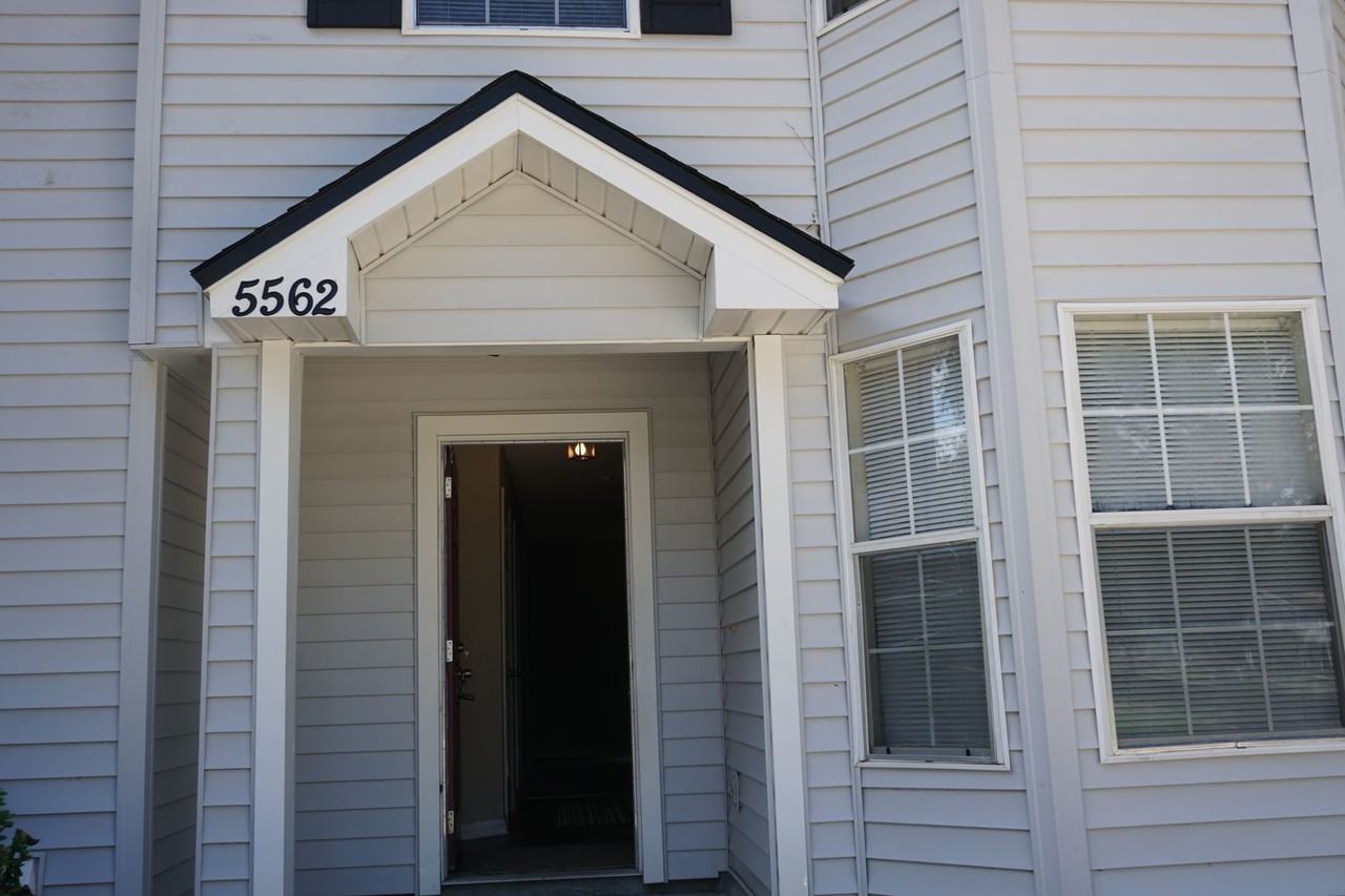 5562 Bennington Dr - Photo 2 of 15