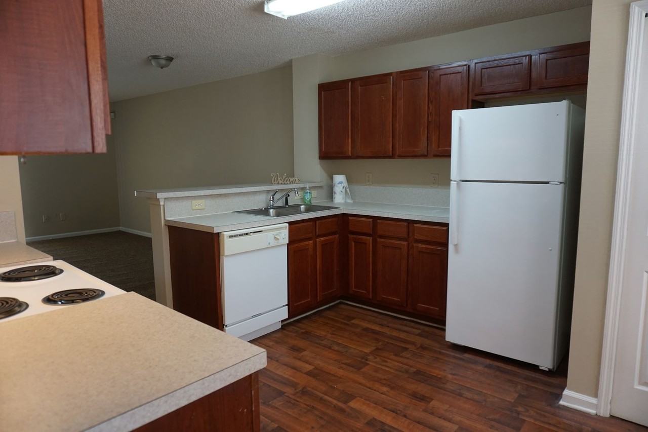 5562 Bennington Dr - Photo 3 of 15