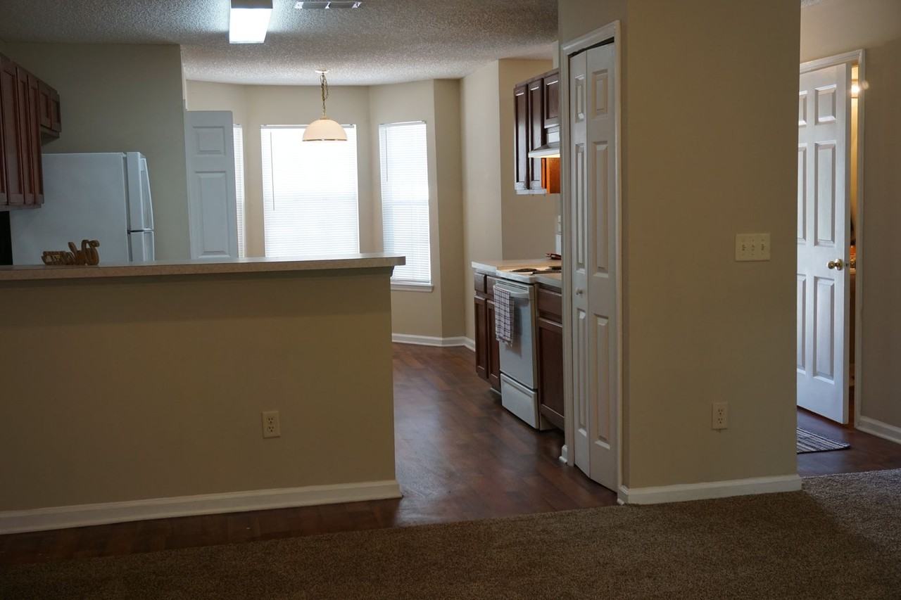 5562 Bennington Dr - Photo 4 of 15