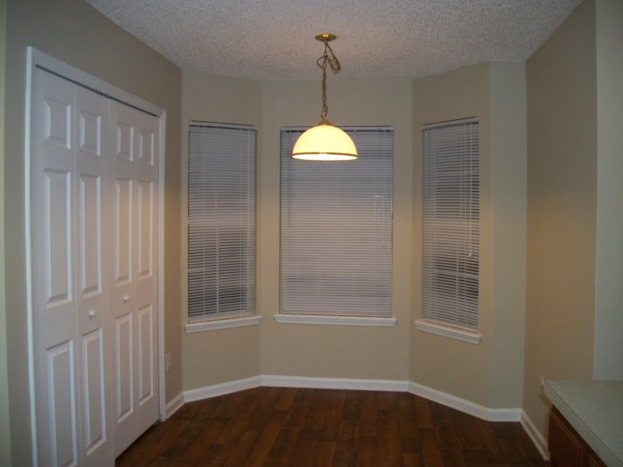 5562 Bennington Dr - Photo 5 of 15