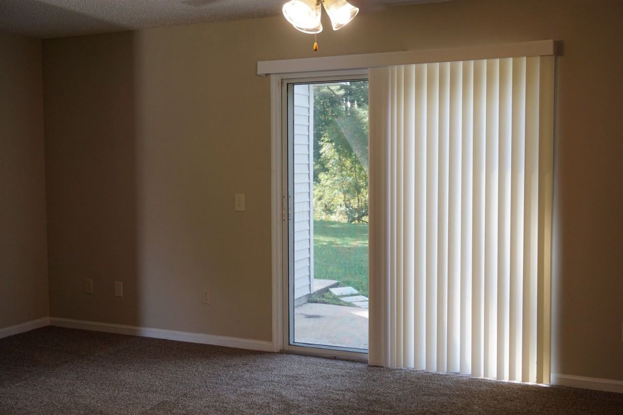 5562 Bennington Dr - Photo 6 of 15
