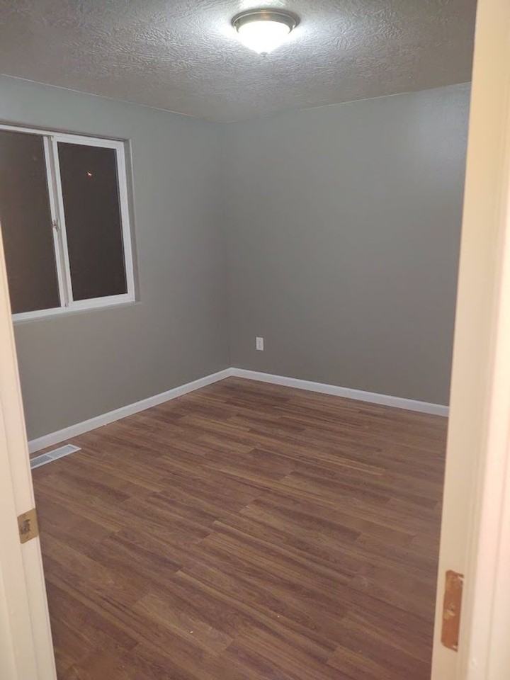 633 N Sunrise Dr - Photo 3 of 11