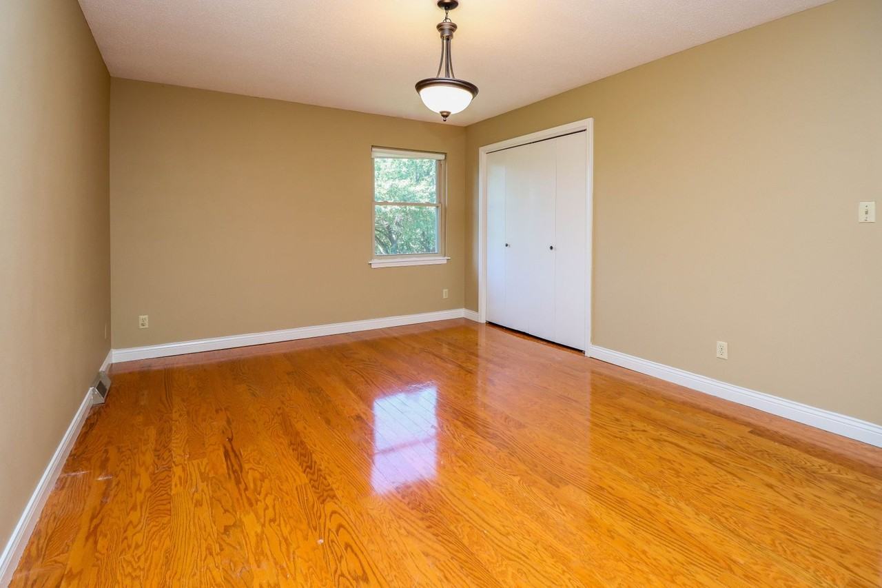 504 Brewer Dr - Photo 2 of 16