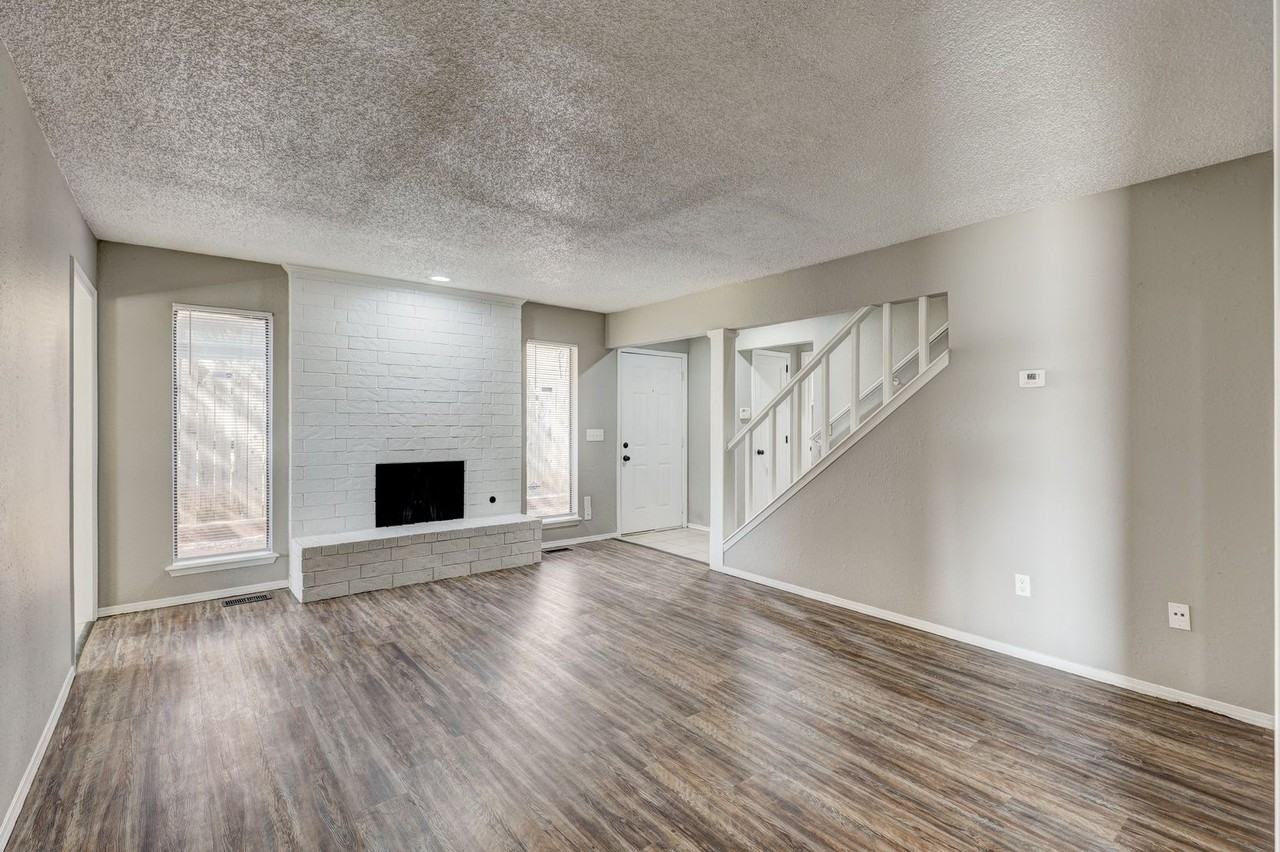 6713 Lyrewood Ln - Photo 2 of 8