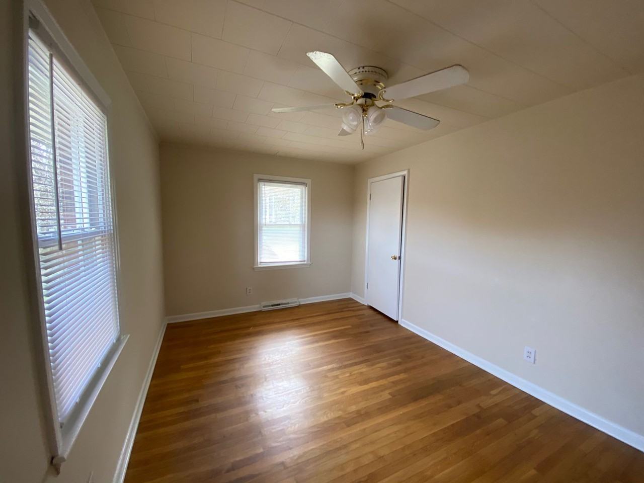 616 Cecil St - Photo 2 of 12