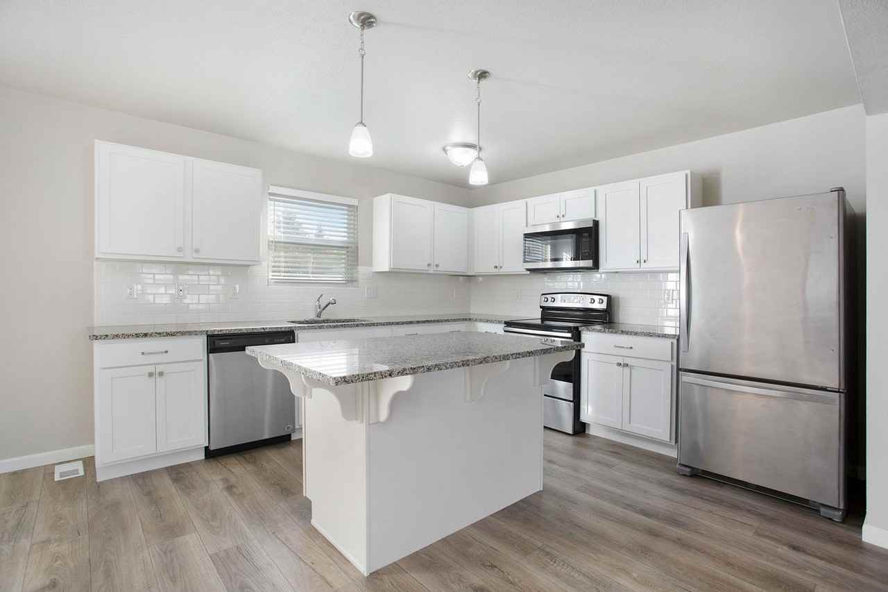 59592 Glidden St - Photo 3 of 19