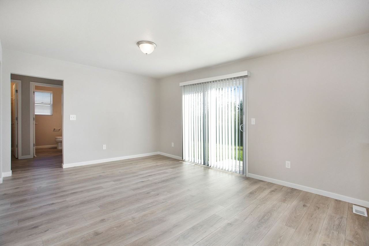 59592 Glidden St - Photo 5 of 19