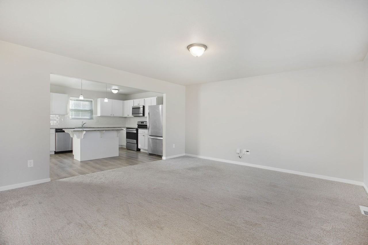 59592 Glidden St - Photo 6 of 19