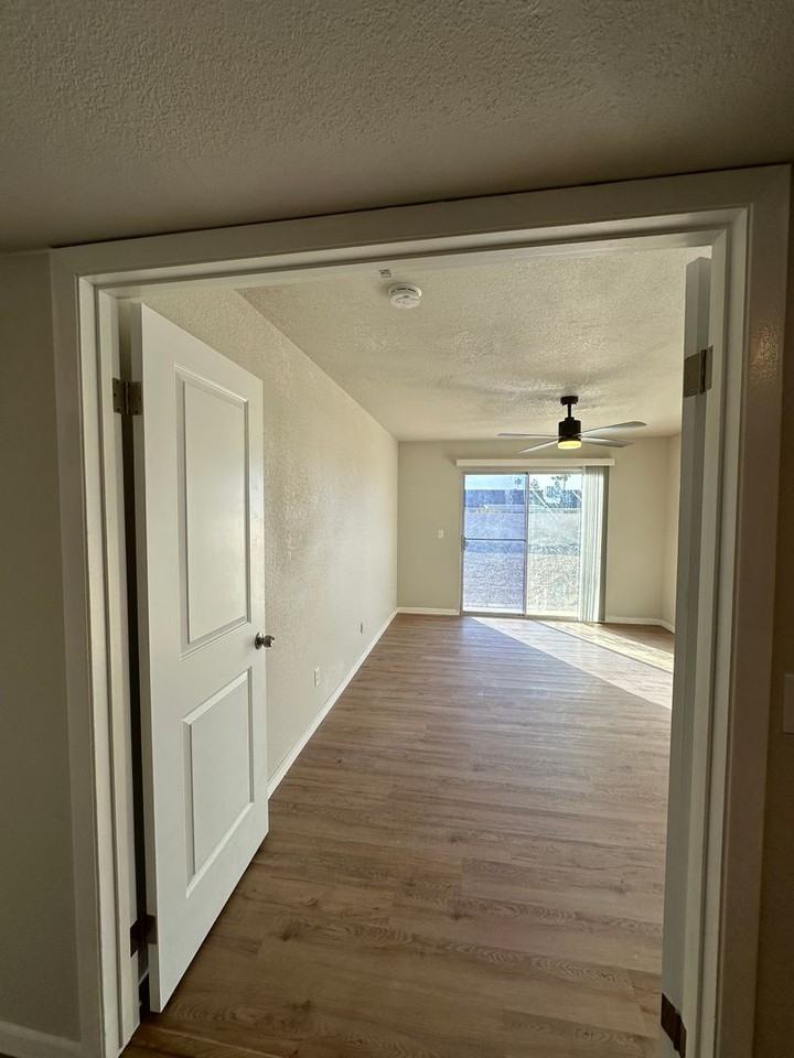 2876 Saratoga Ave - Photo 4 of 13