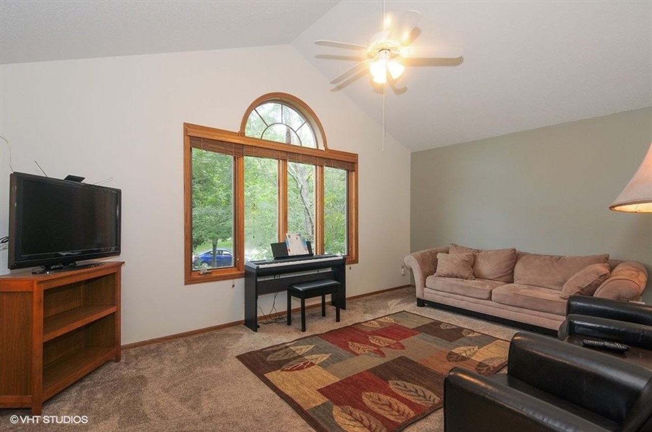 7095 Jocelyn Ct S - Photo 3 of 18