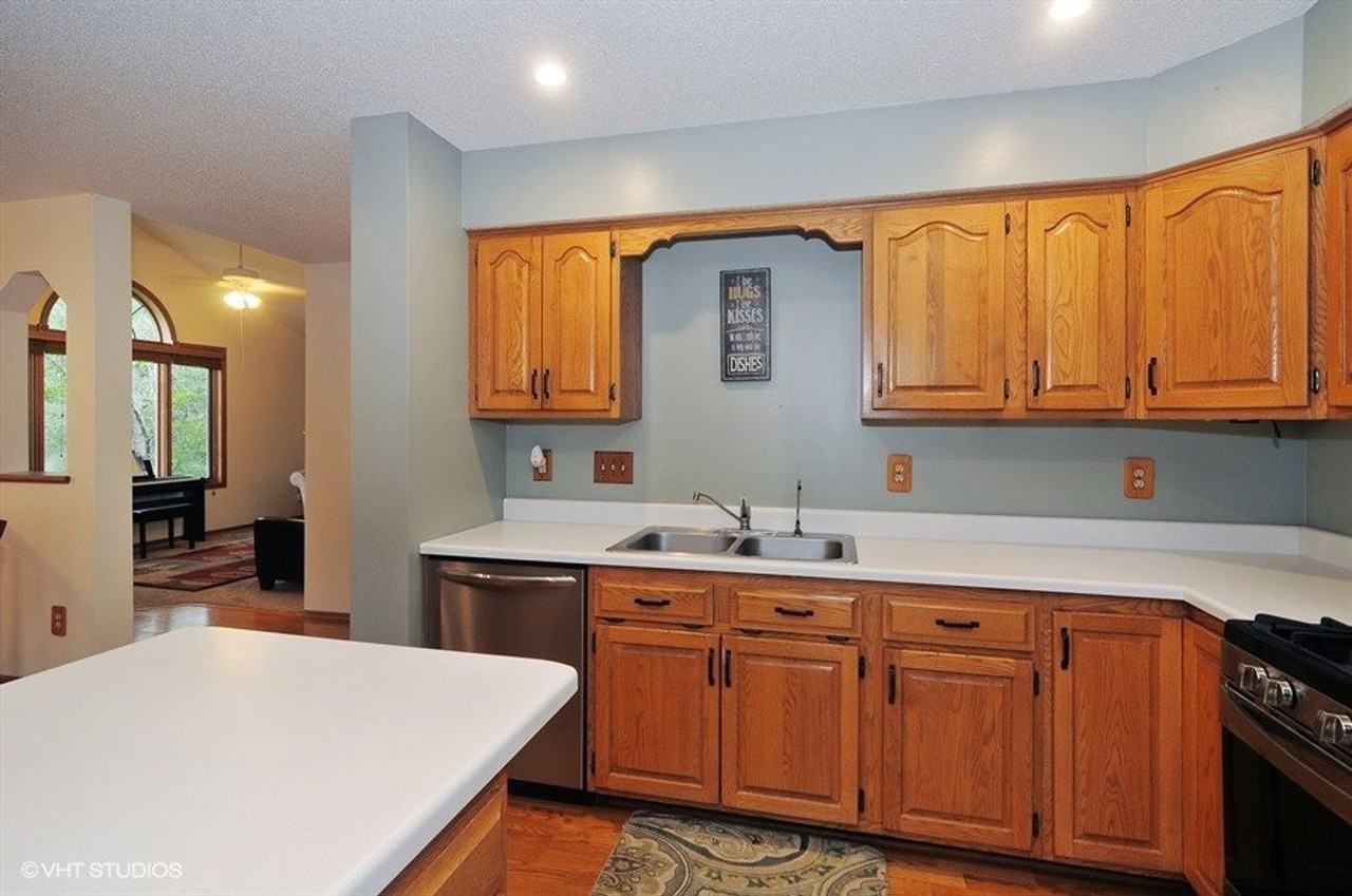 7095 Jocelyn Ct S - Photo 4 of 18