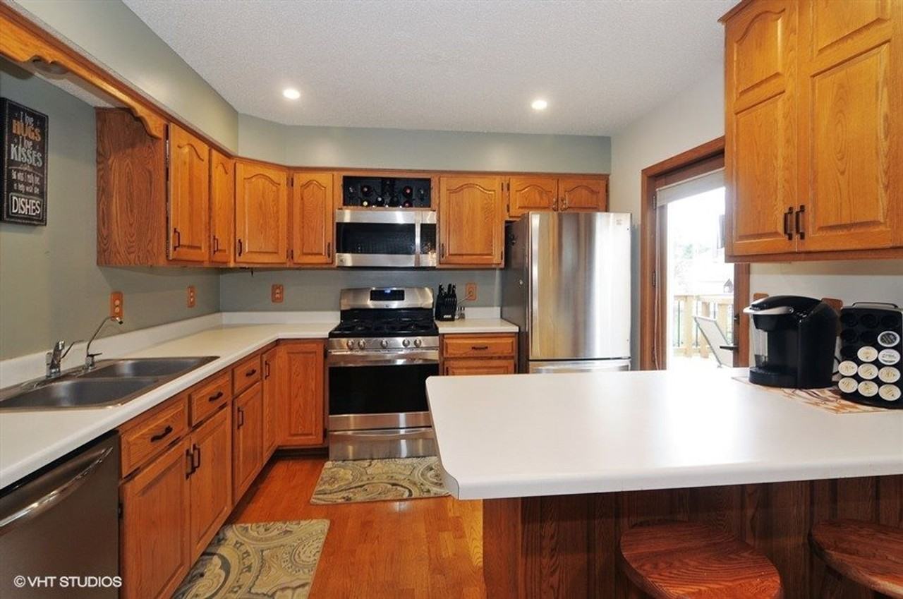 7095 Jocelyn Ct S - Photo 5 of 18