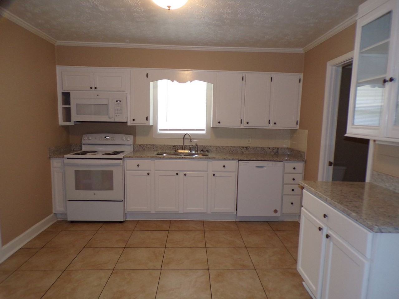 1008 S 9th St - Photo 2 of 19
