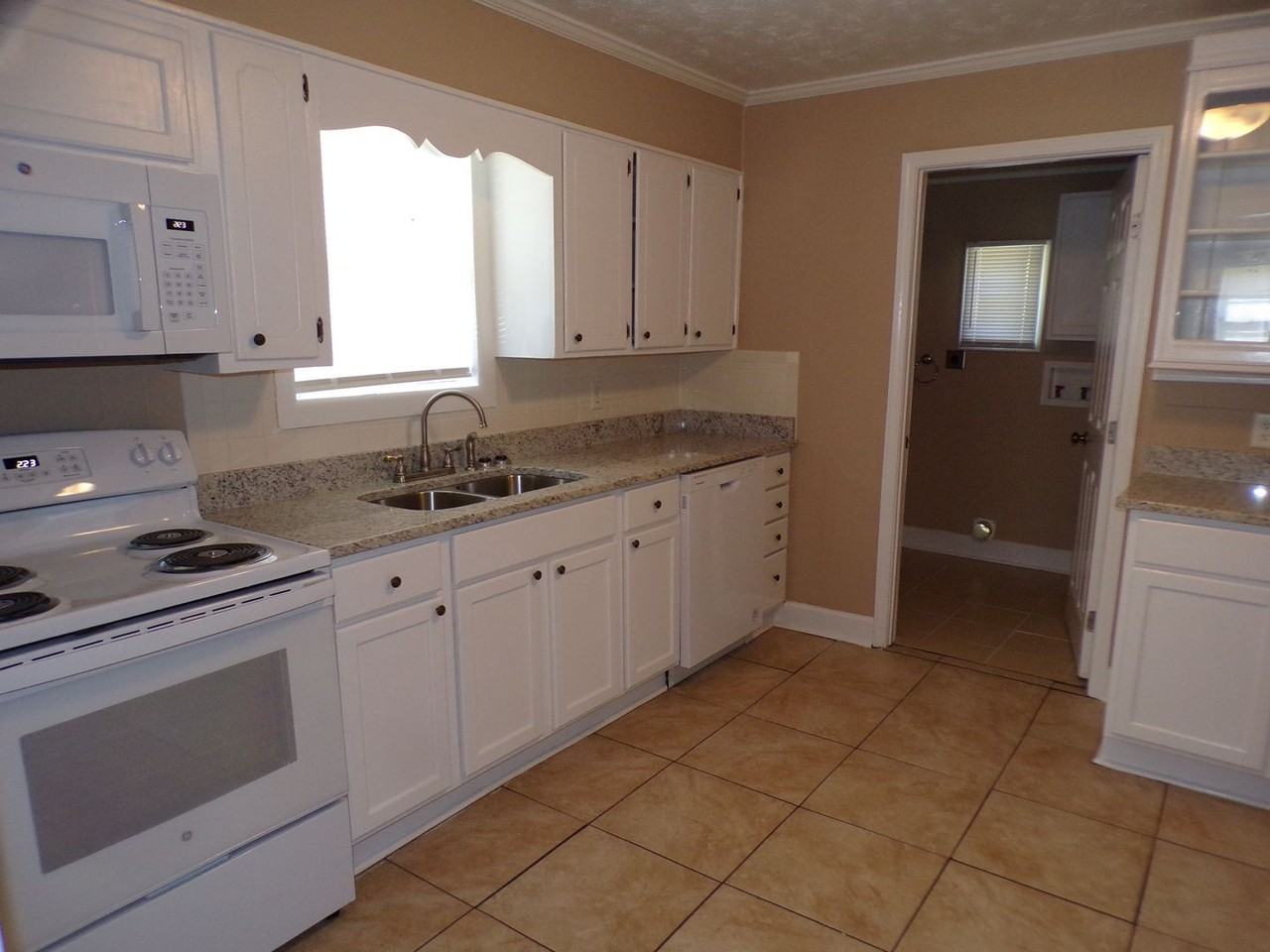 1008 S 9th St - Photo 3 of 19