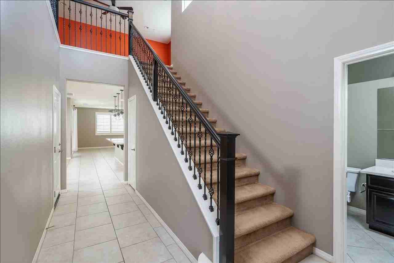 29061 Sterling Ln - Photo 3 of 40