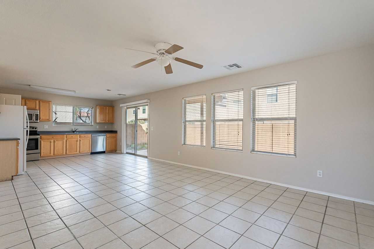 2420 E Gleneagle Dr - Photo 5 of 37