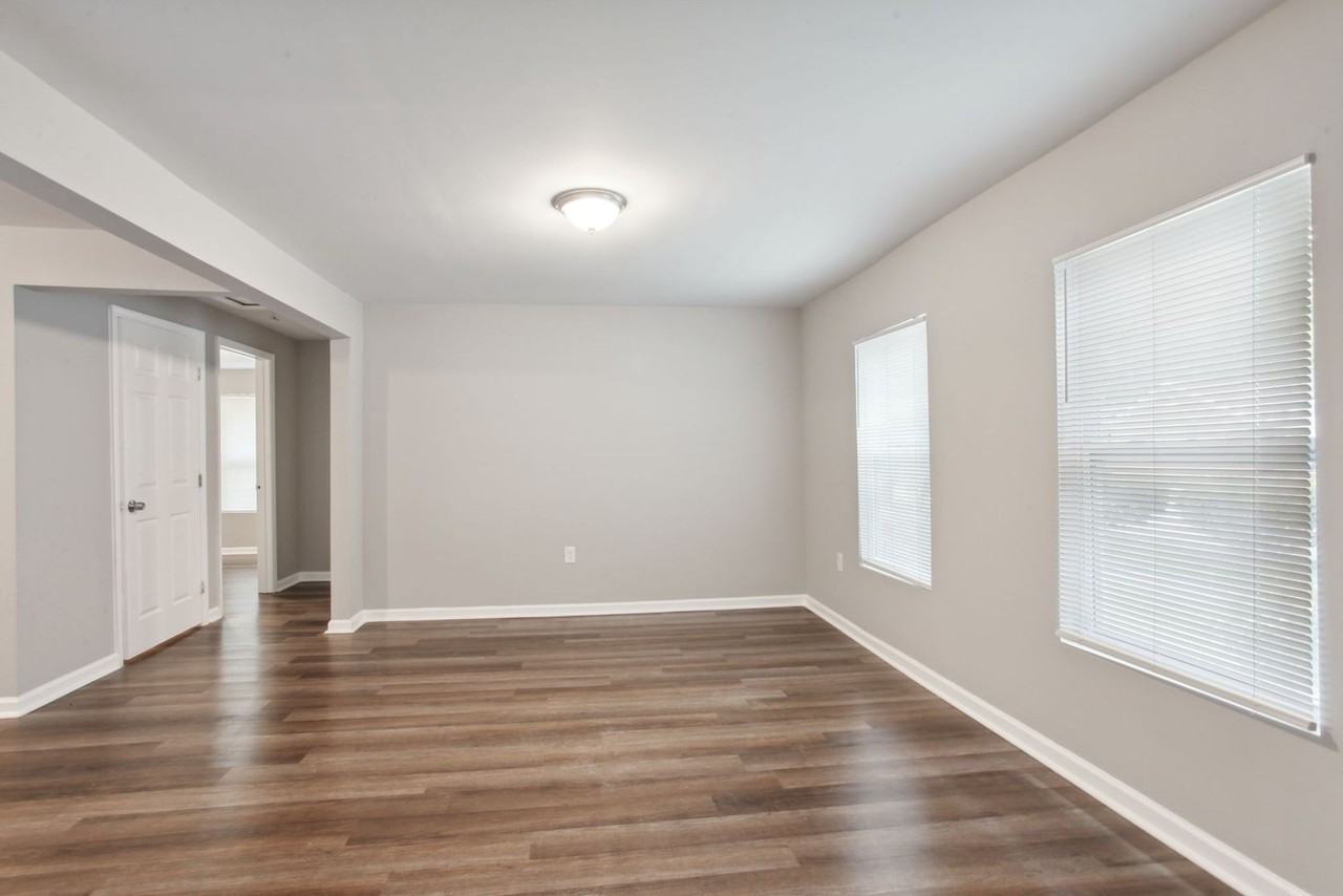 1306 East 35th Street - Photo 3 of 22