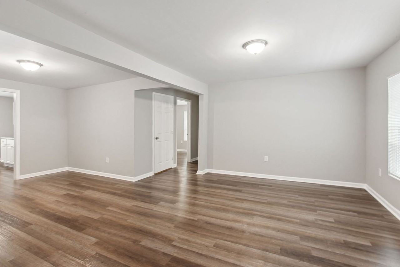 1306 East 35th Street - Photo 4 of 22