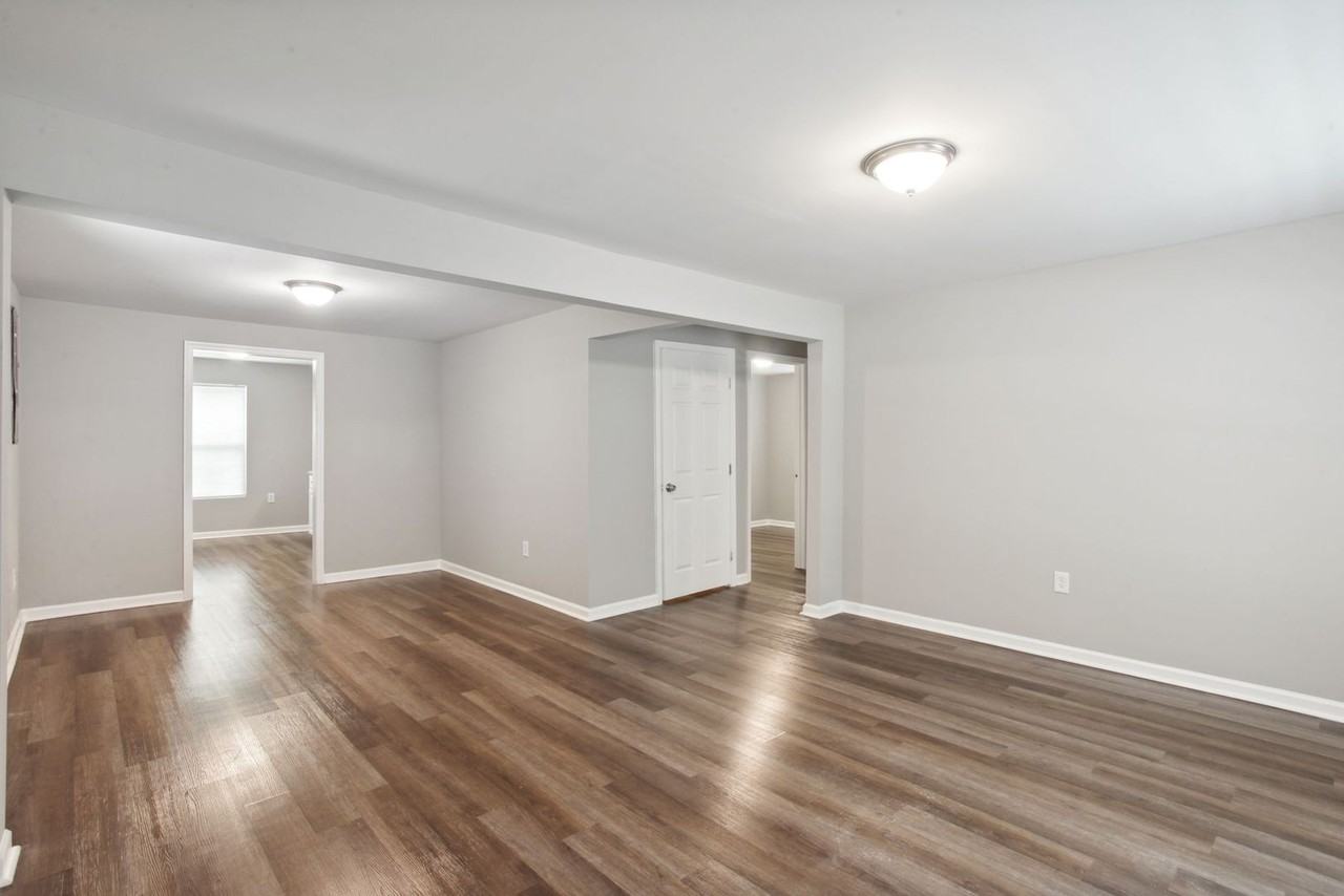 1306 East 35th Street - Photo 5 of 22