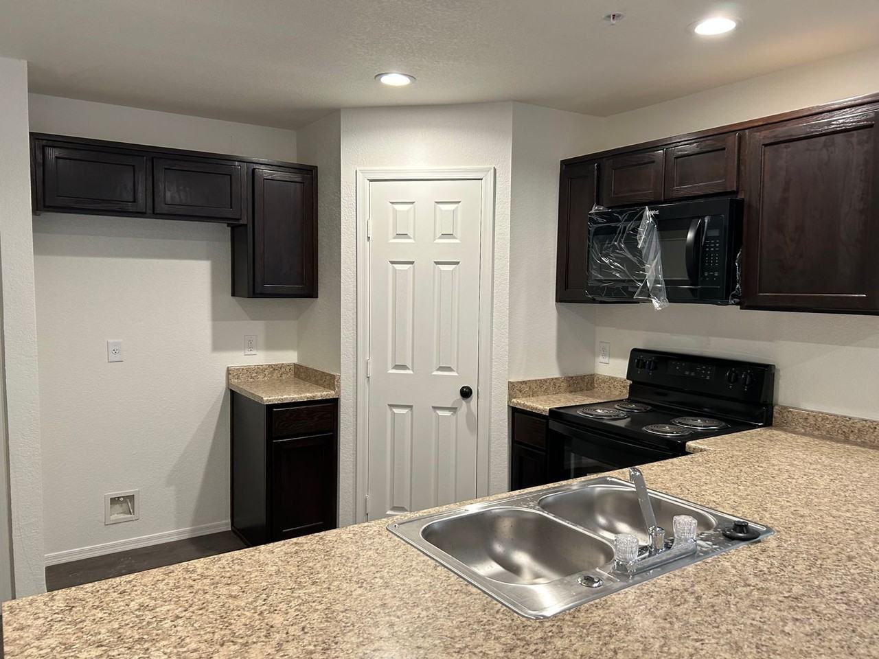 7347 E 38th St - Photo 2 of 11