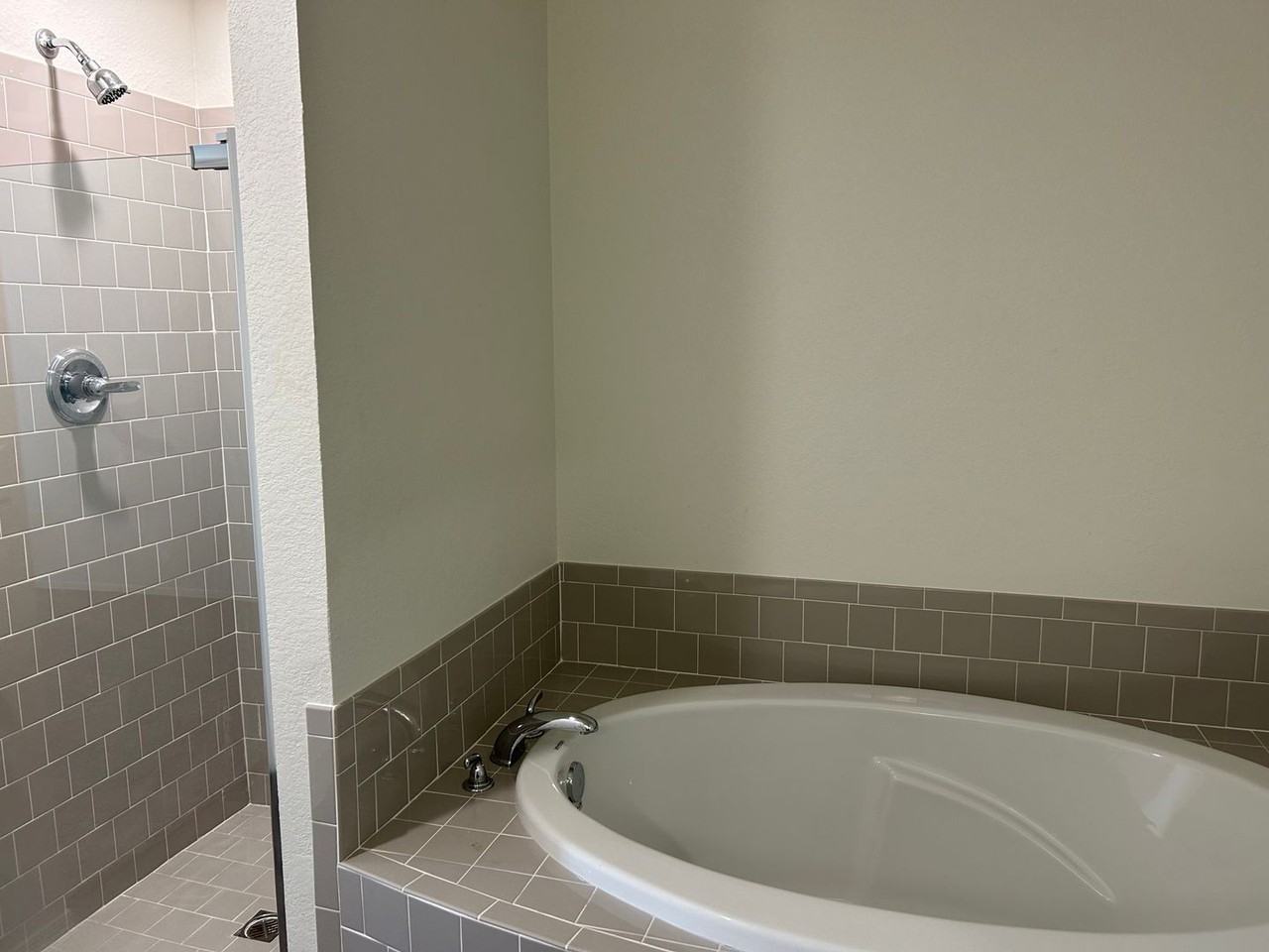 7347 E 38th St - Photo 6 of 11