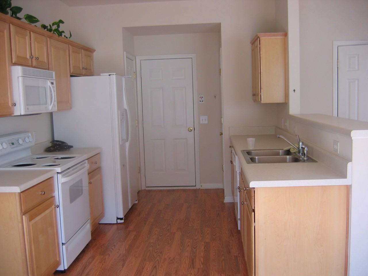 10216 Garmoyle St #10216 - Photo 6 of 12