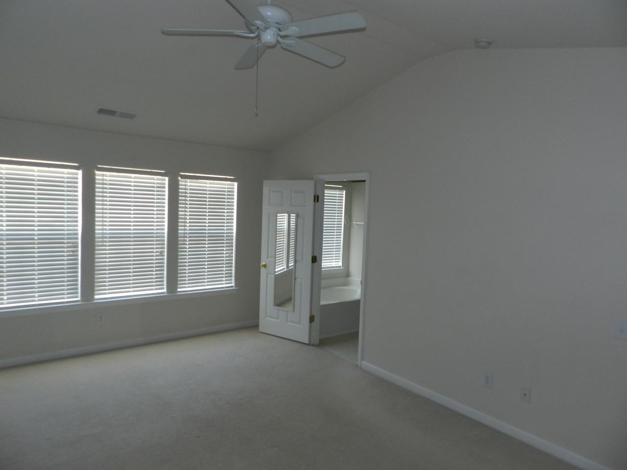 10216 Garmoyle St #10216 - Photo 7 of 12