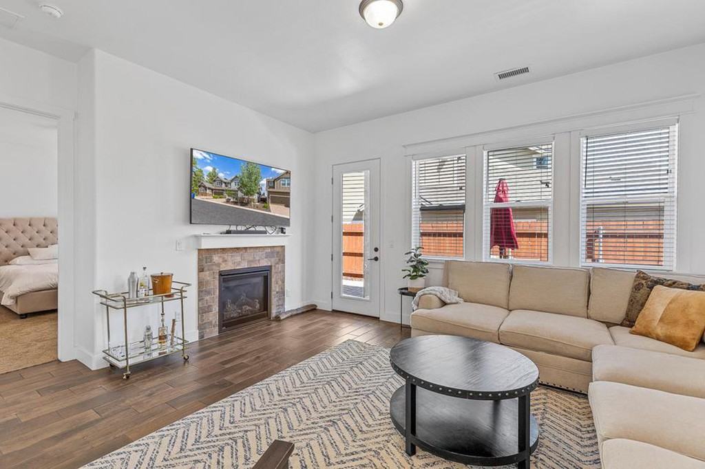 3271 S Burgess Ln #01 - Photo 3 of 19