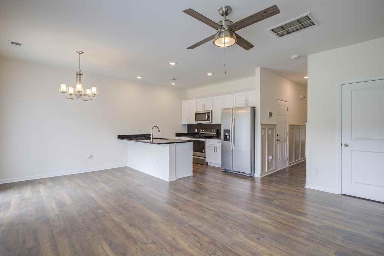 1005 Saylors Pl #1703 - Photo 3 of 24