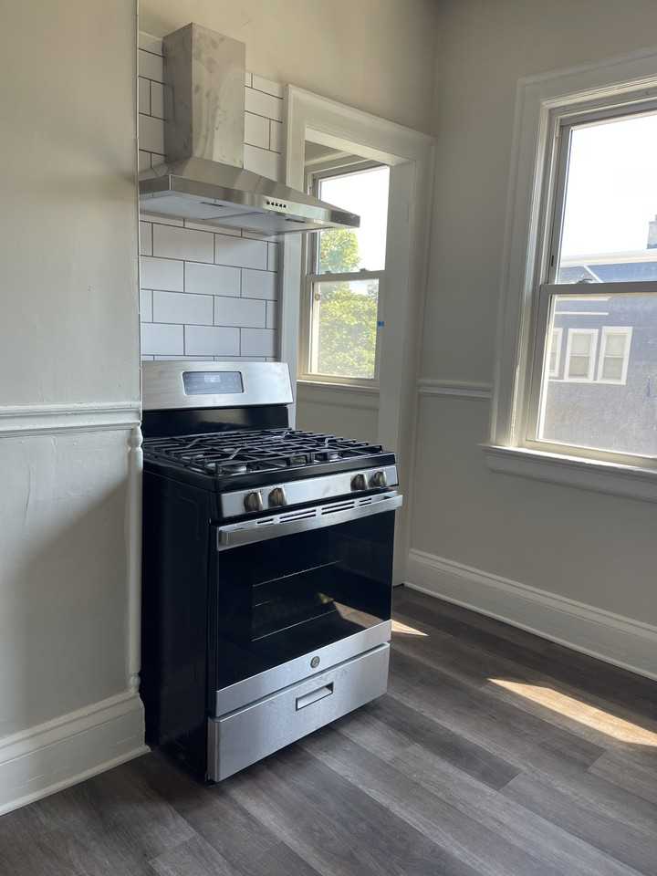 2437 S Howell Ave #2ndFL - Photo 2 of 11